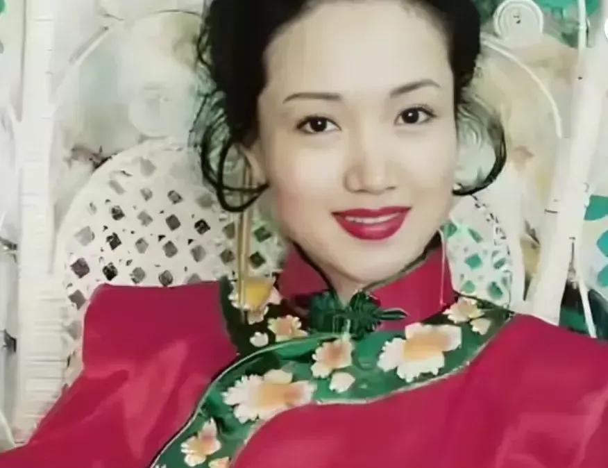 刘桂娟为什么会说不看戏只看球？刘桂娟在回应当今程派演员那个最好时？说道，我不看戏