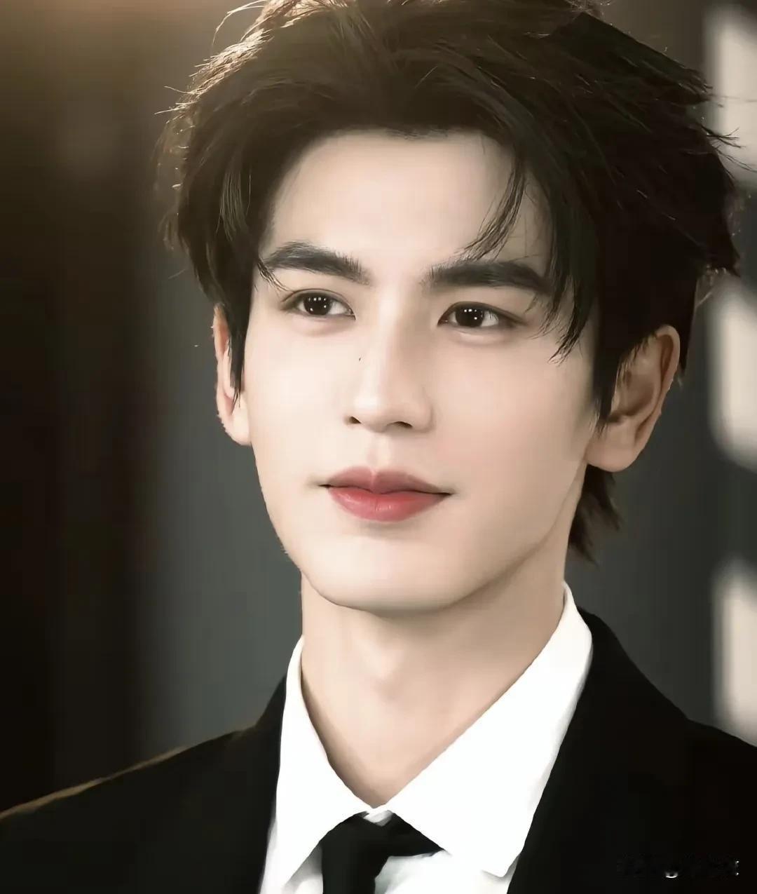 看一下张凌赫的魔鬼行程图，还不包括未公开拍摄，感觉他的行程简直就是爆满。

但是