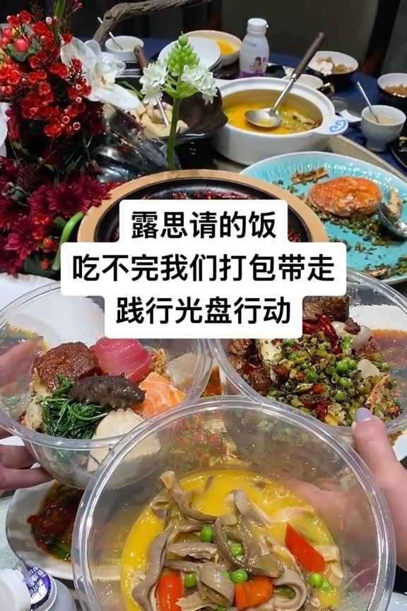 赵露思请吃饭  赵露思对粉丝真的太好了吧，一直都是真诚又大方的露思！呜呜呜，我们