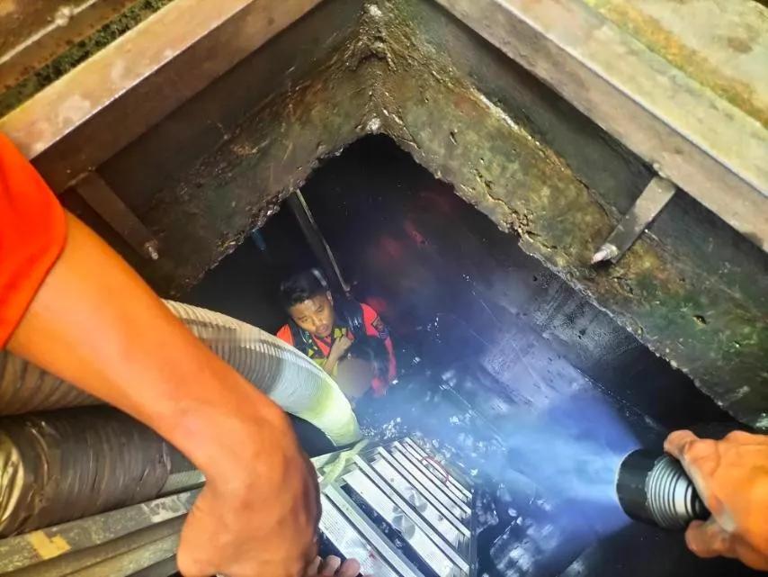 缅甸曼德勒市昂咩达散镇区玫瑰住宅区，一对母女在地下蓄水池附近洗澡，女儿不幸触电身