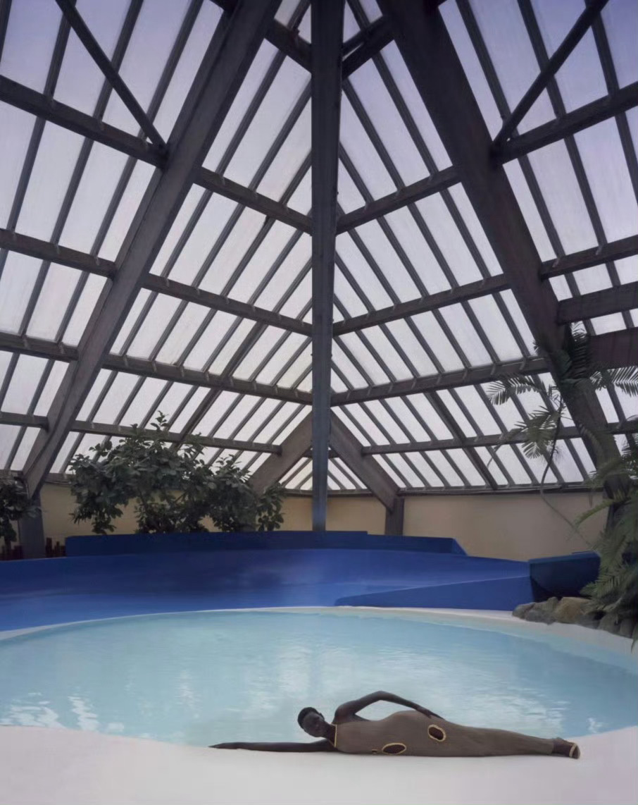 模特Ateta Jok and Viktoria Wirs ELLE US Ma