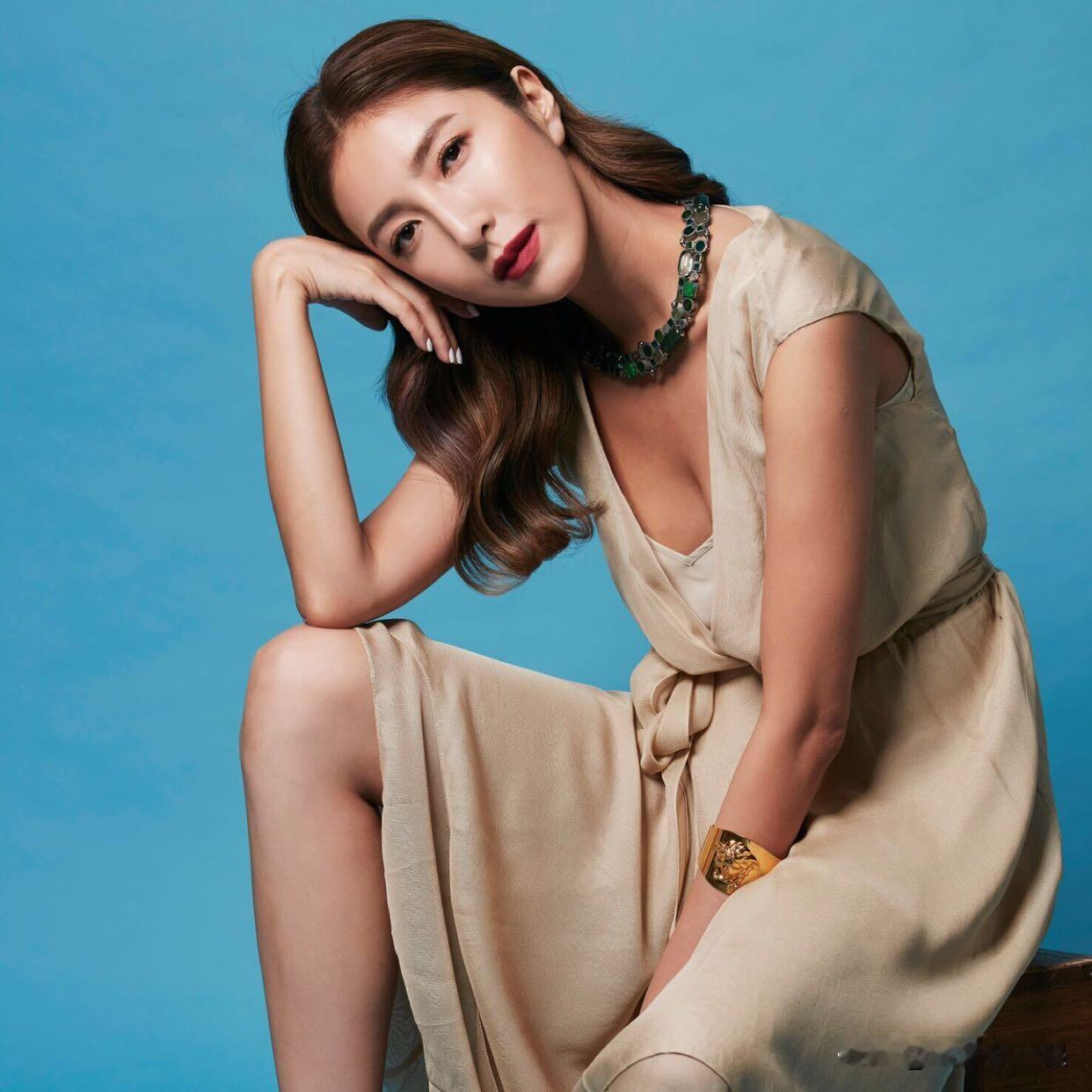 48岁的杨谨华还在努力备孕，这毅力真让人佩服。她可是出演过《我的秘密花园》《败犬