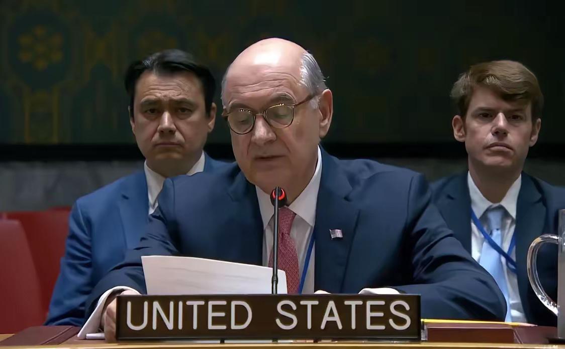 美国这个全球最大军火商兼自封"世界裁判"，最近又在联合国安理会表演了一出绝活——