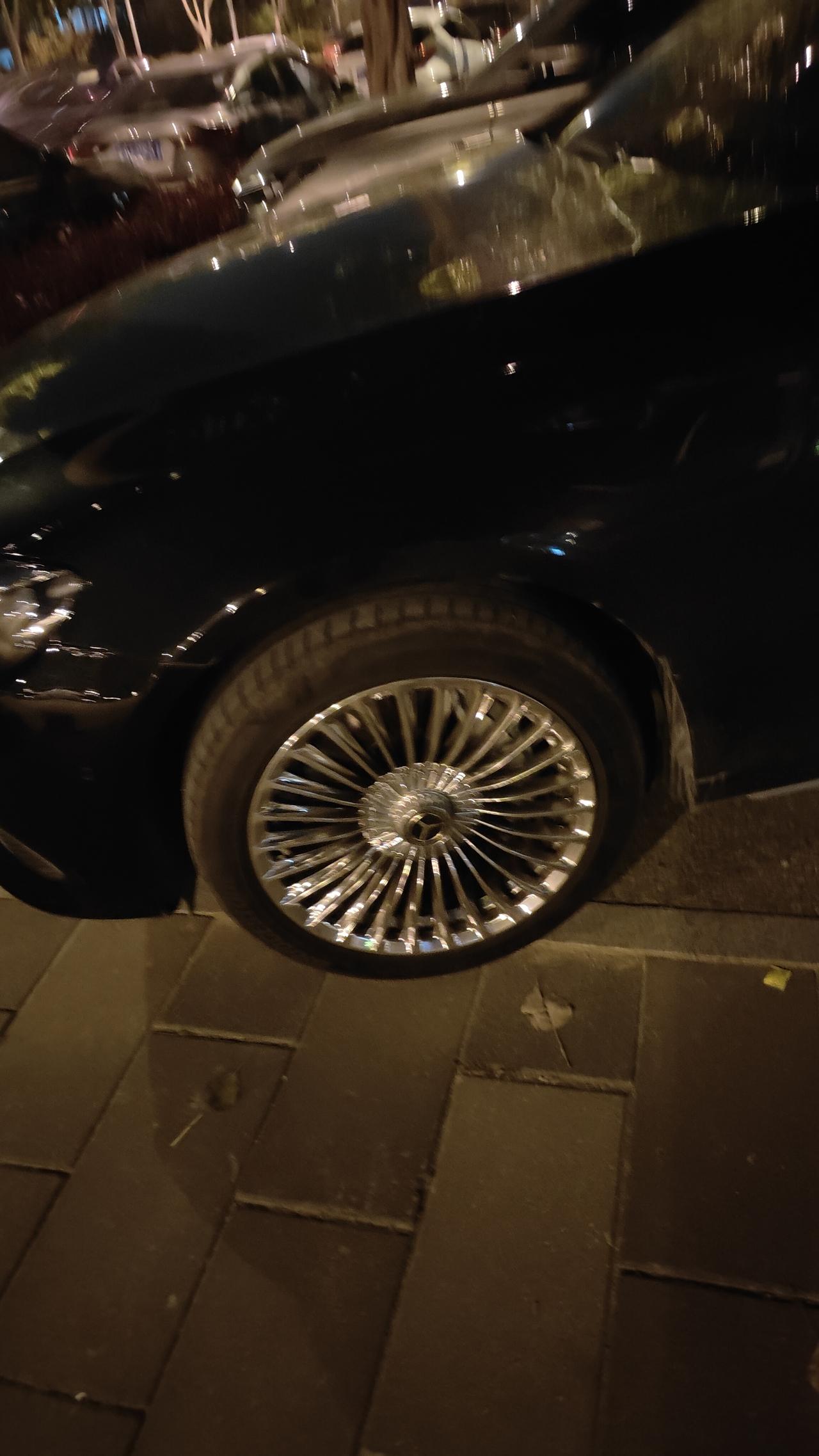 奔驰用这种轮毂真的太豪华了