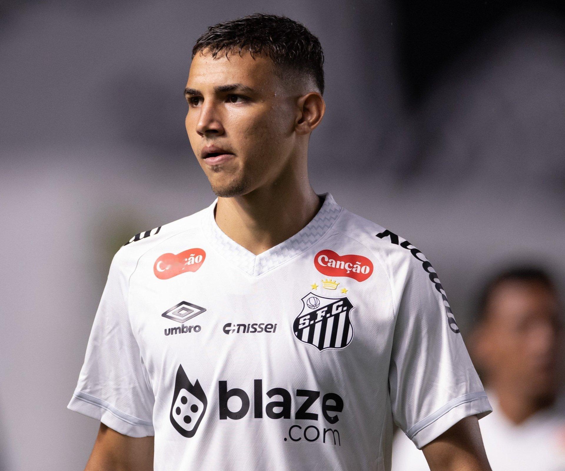 TA：切尔西正在国内寻找华盛顿的下家，自从从桑托斯租借回归后，他还没有代表一线队