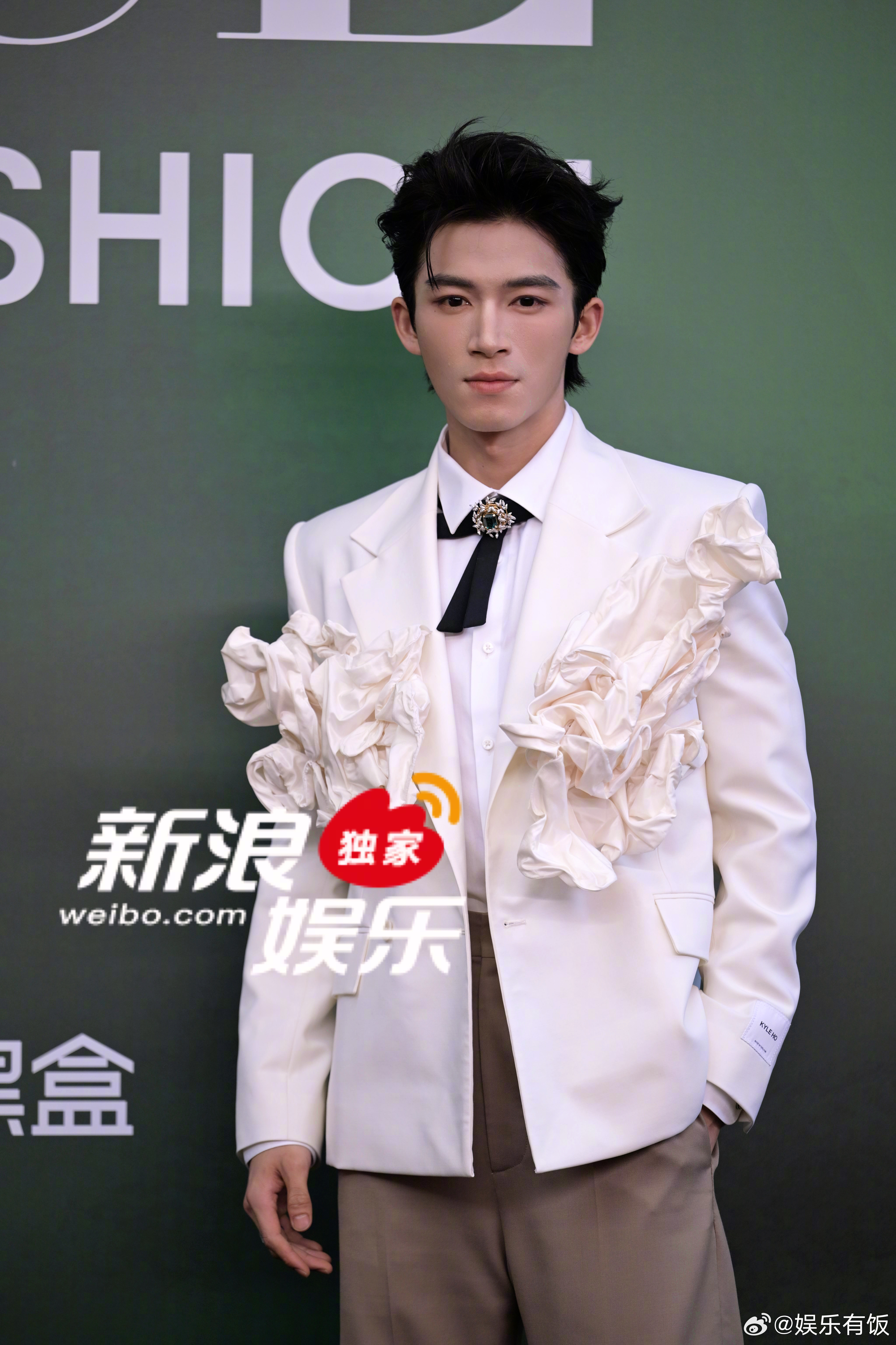 王星越是谁的新郎 亮相vogue红毯，今天幻视新郎，星越太帅了[爱慕] VOGU