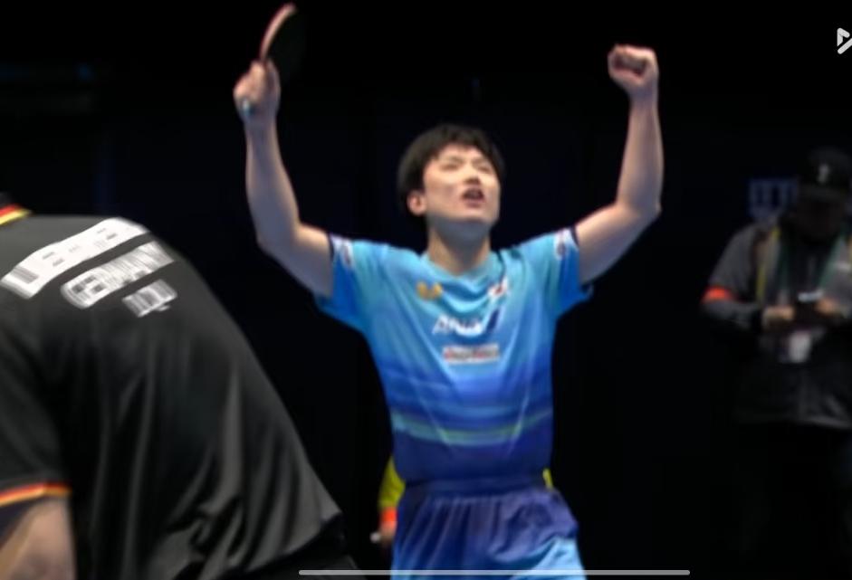 张本智和打疯了！打破心魔战胜邱党，为日本队拿到二分，立大功了

今日伦敦团体世乒