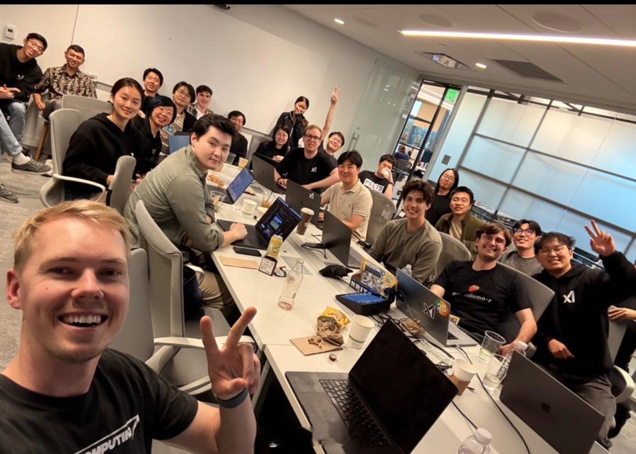 据说这是马斯克的AI团队，只有东亚人和白人，没有印度人。小道消息说印度员工都被炒