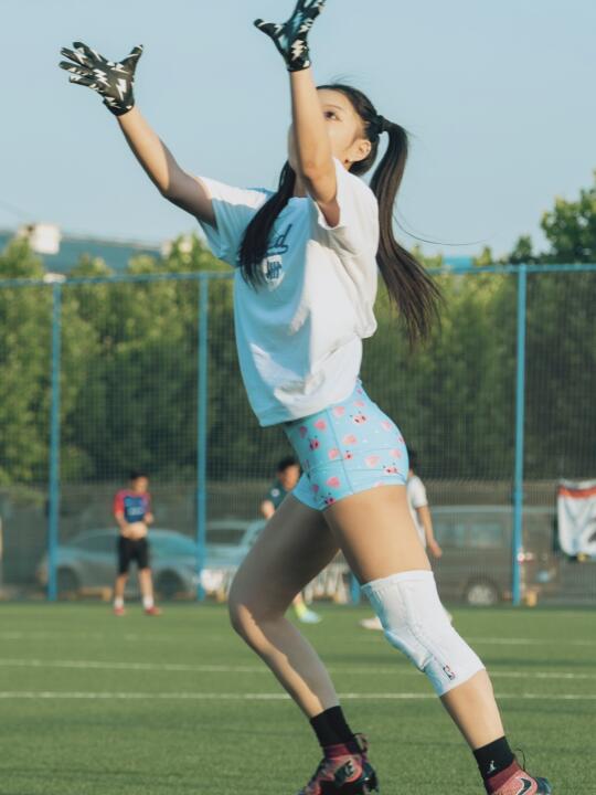 🏈橄榄球女孩的夏天终于来了～