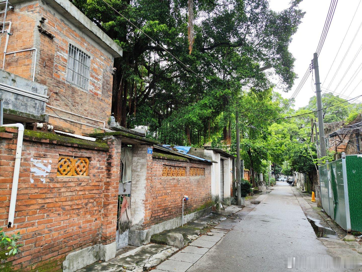 十几年后的这天，再去寻找石围塘车站和石围塘码头，即使有朋友的提前指点，还是要兜兜
