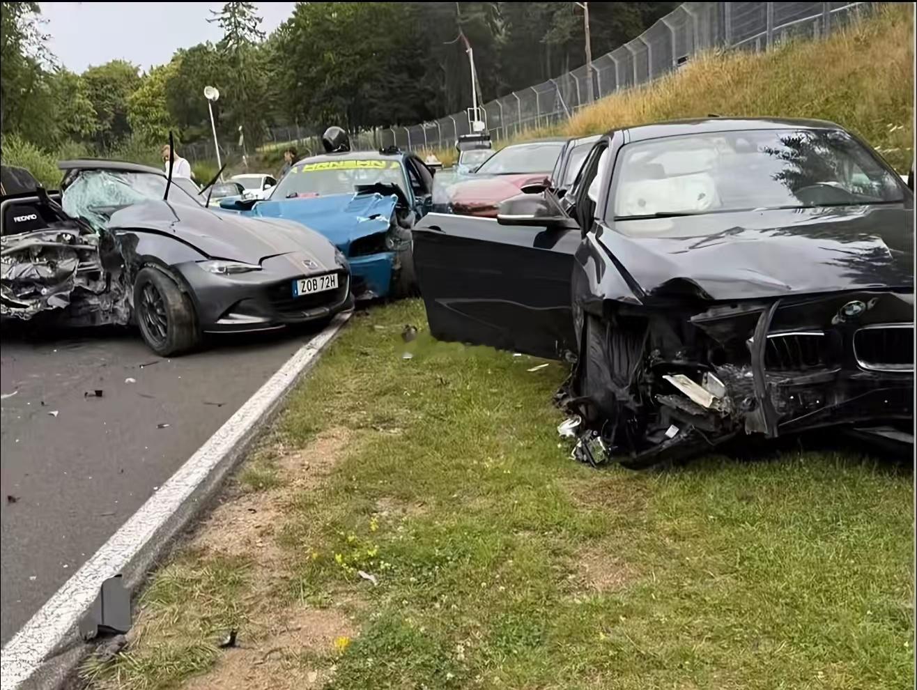 大家帮忙看看，这一次赛道事故大概损失了多少钱啊？ ​​​