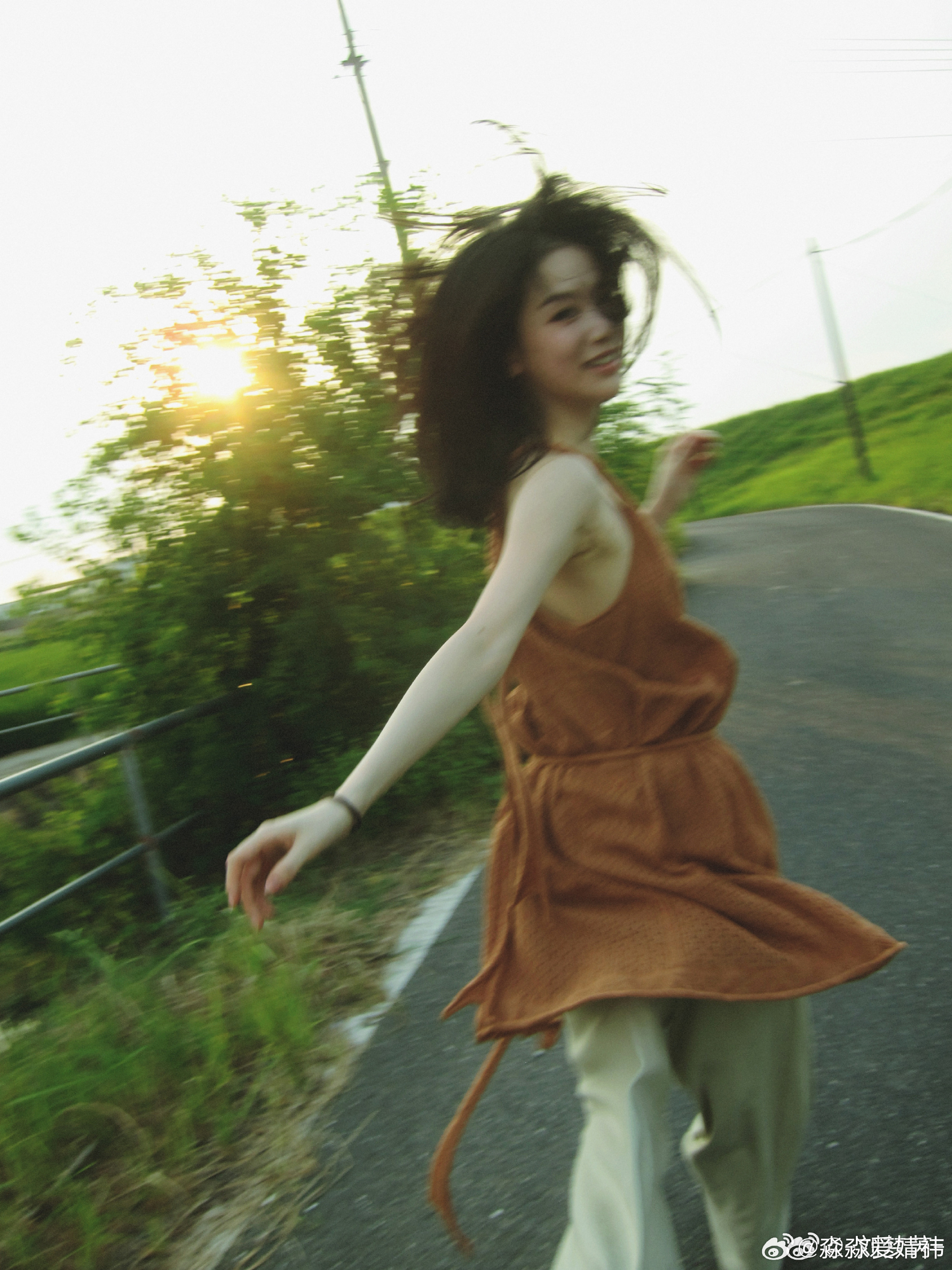 刘梦芮宋明珠 阳光下奔跑的女孩 如同宇宙中闪亮的星