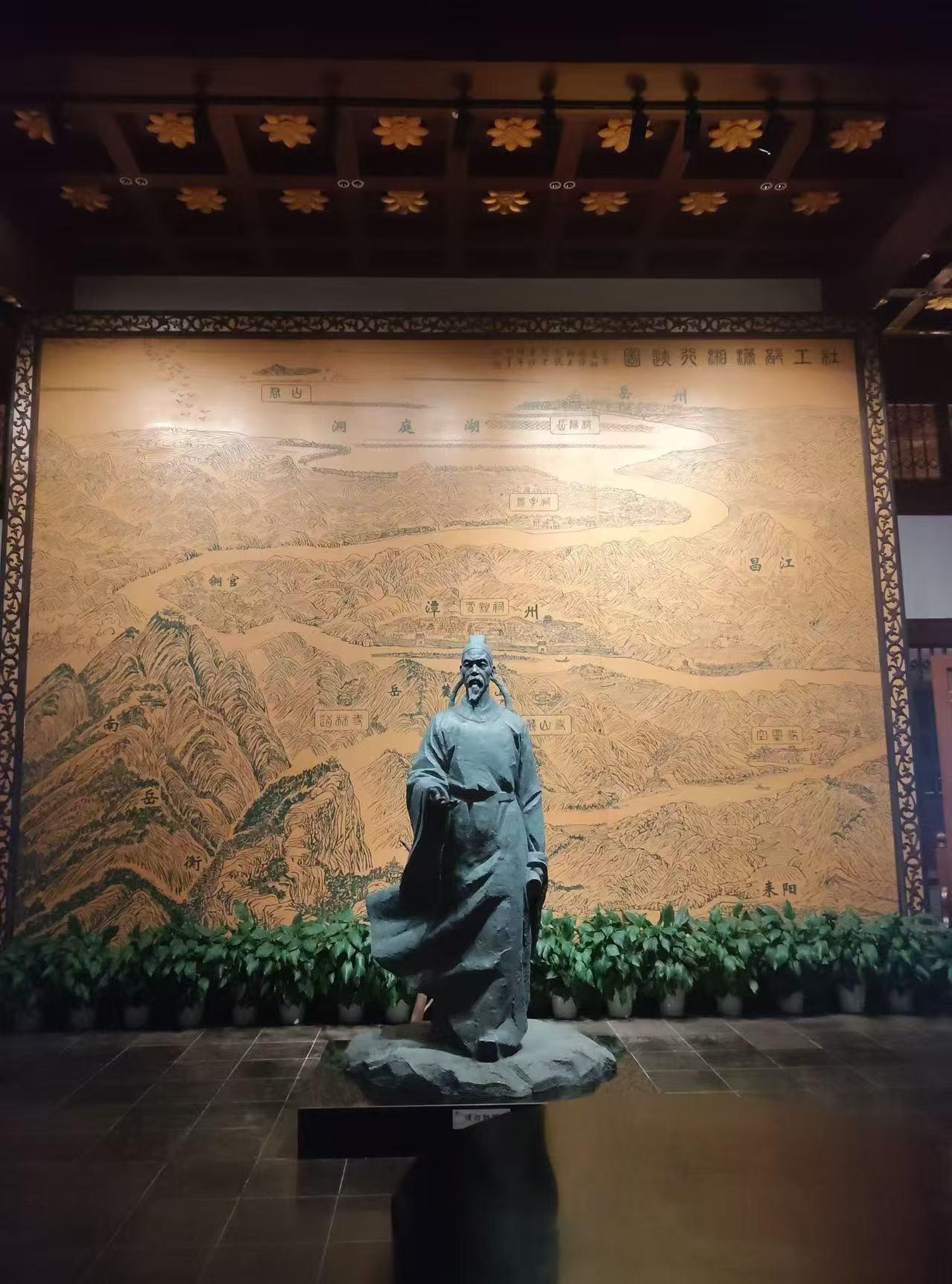 长沙夜景，杜甫江阁美景打卡攻略！
📍长沙市天心区湘江中路
🎫外景免费！登阁需