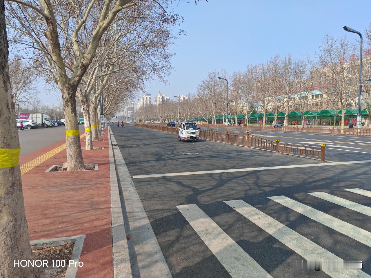 山东庆云新华路，东起205国道，西至石佛大街，全长约三公里，是庆云建县时的主干道