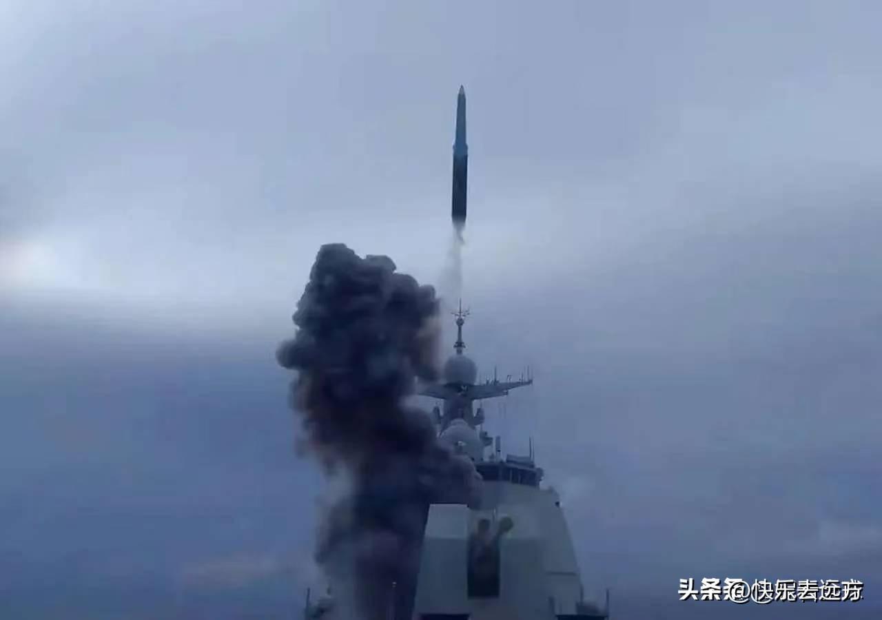 “黑死神”白天炸场！中国这一手“明牌”，打得美西方措手不及

以前咱们讲究“韬光