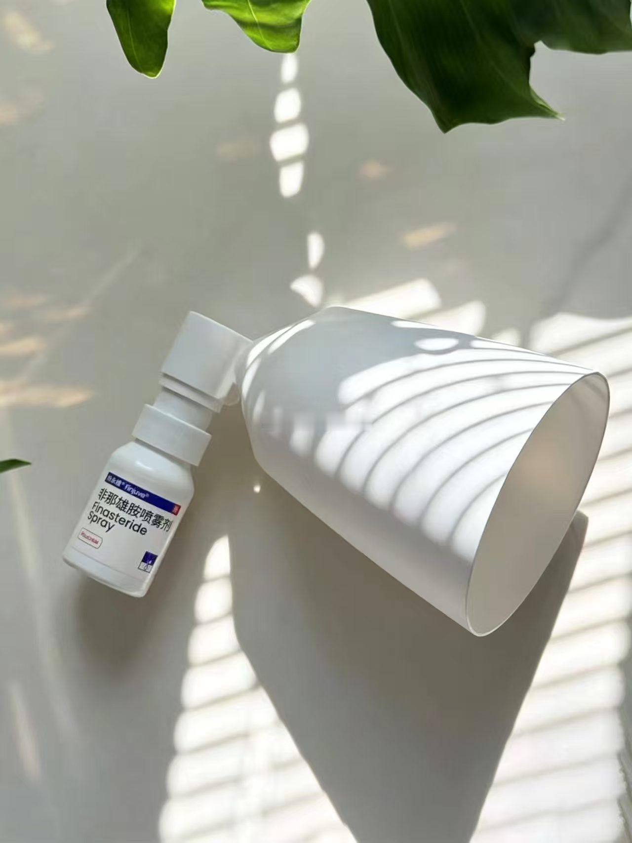 熬过的工作日其实是自己的人生 关照发际线，就是关照人生。熬过无数忙碌工作日，别让