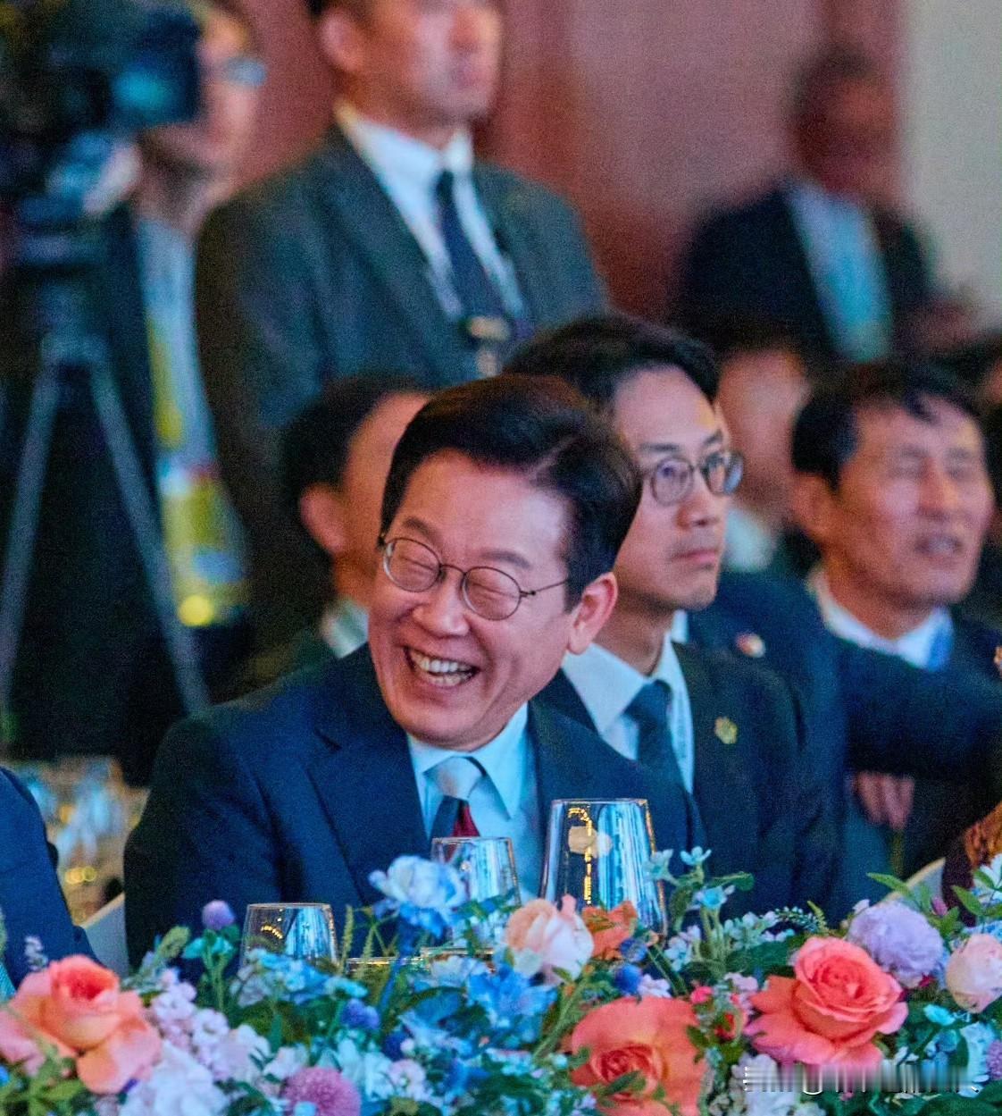 看把你高兴的？
向右看谁呢？[捂脸]