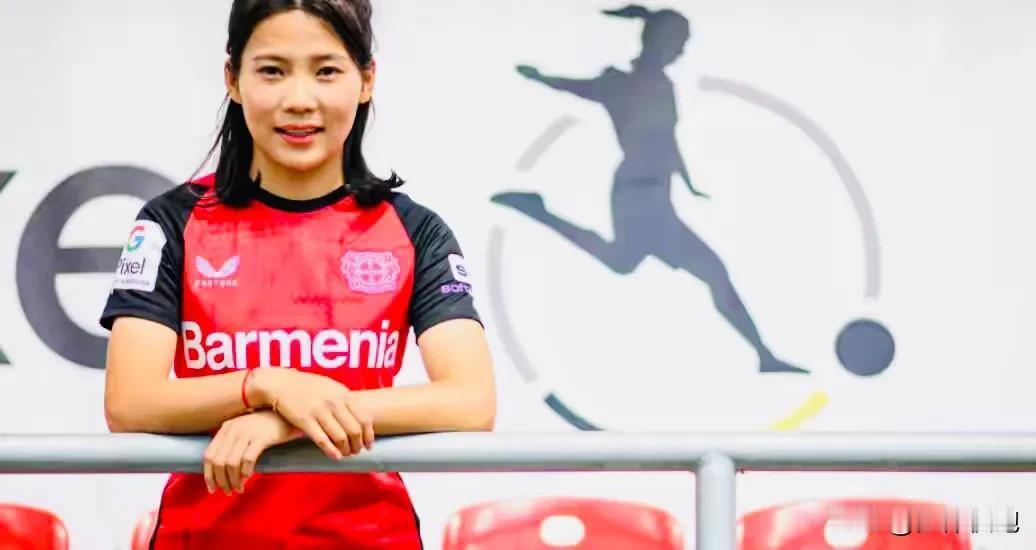 中国女足姑娘沈梦露确定继续留洋！上个月离开苏超凯尔特人女足后，沈梦露回到大连与中