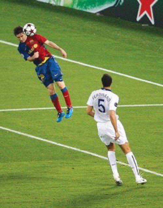 梅西[超话]  2009 ➡️ 2025（2009年的鱼跃头球为欧冠决赛进球）球