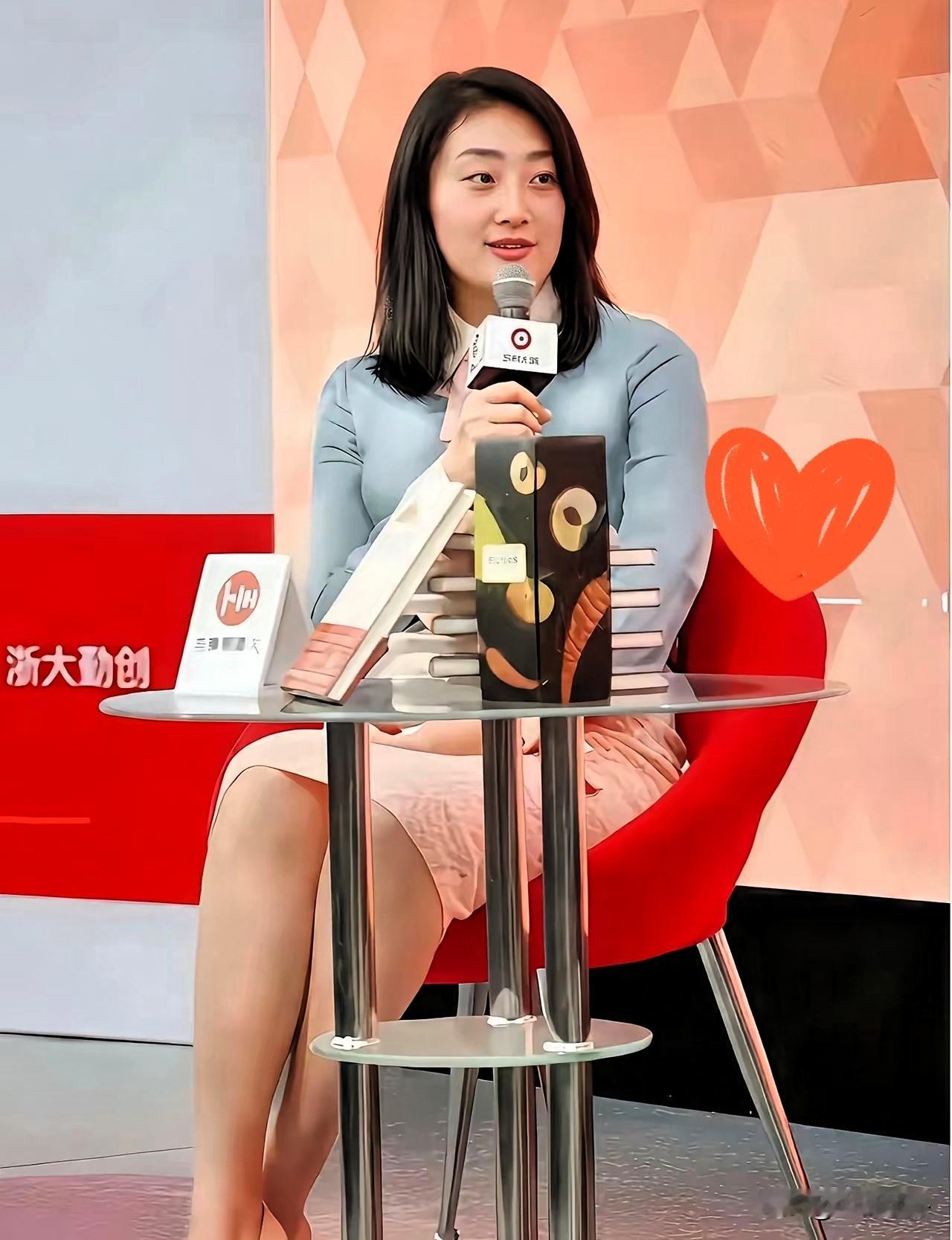 宗馥莉这个人，
​这根本经不起研究，
​因为仔细一查，你就发现她这个人真的不是大