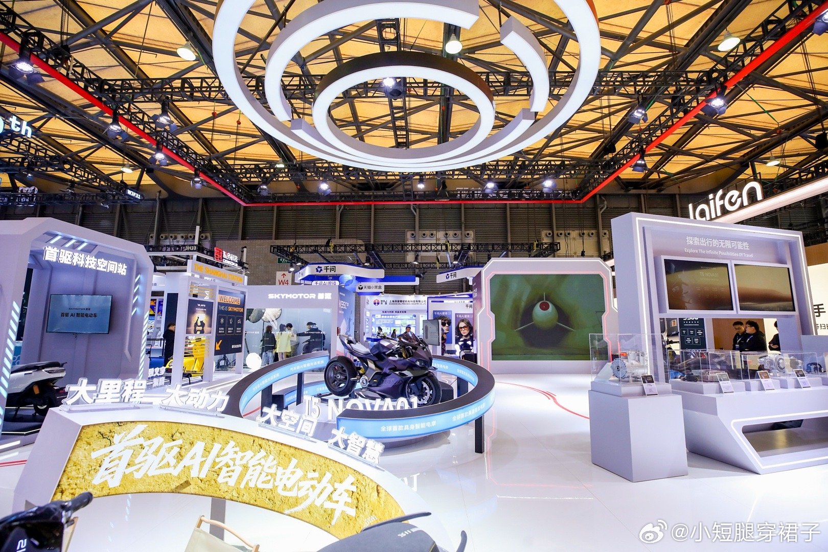 两轮出行进入AI时代 没想到两轮出行也有AIbuff了！首驱科技在AWE展上的智