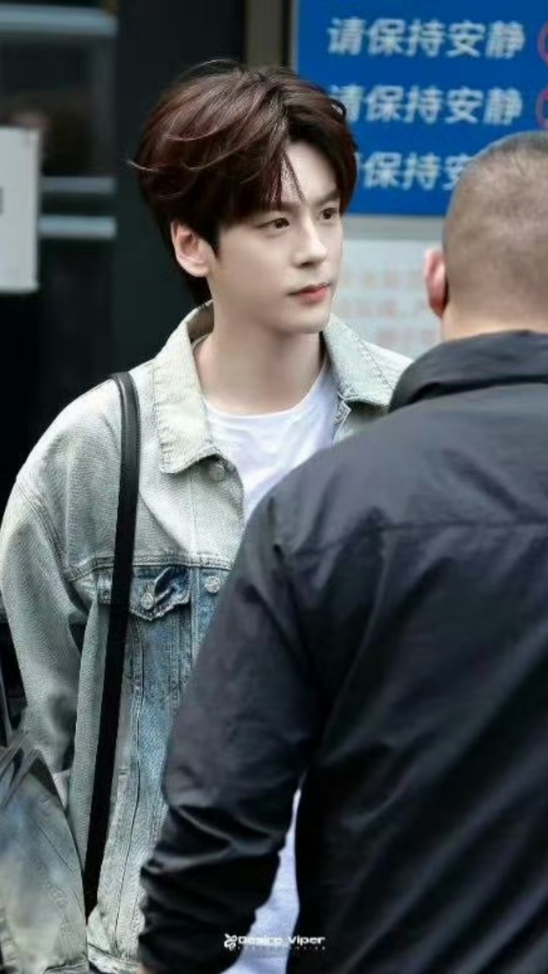 前方高能！两代男神严屹宽魏哲鸣合体录Hi6，这画面太贵气了。严屹宽魏哲鸣内娱法拉