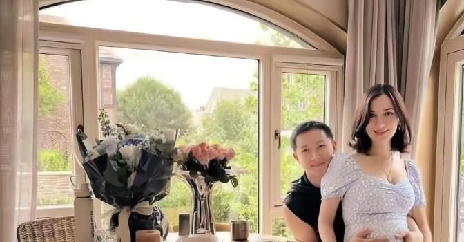 韩庚为了给怀二胎的老婆卢靖珊过生日，特意准备了一场庆祝活动。当天，卢靖珊挺着大肚