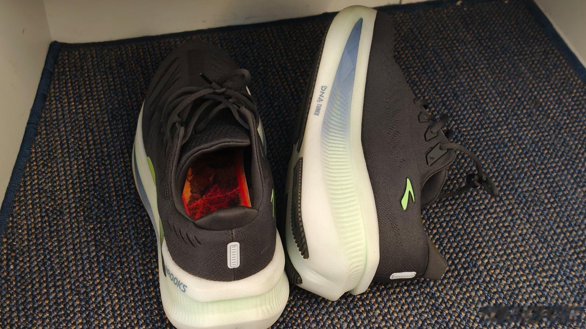 这次出门 选择布鲁克斯甘油 max2 日常走路还带了一双阿迪 evo sl 跑步