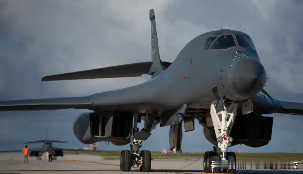 美军压境委内瑞拉！三套作战方案曝光，中方一句话让白宫坐立不安