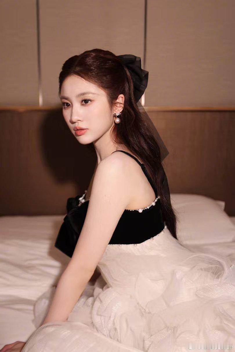 张慧雯逆袭乘风2026三公小考落下帷幕，曾沛慈团荣获第一，张慧雯在舞台上稳步成长