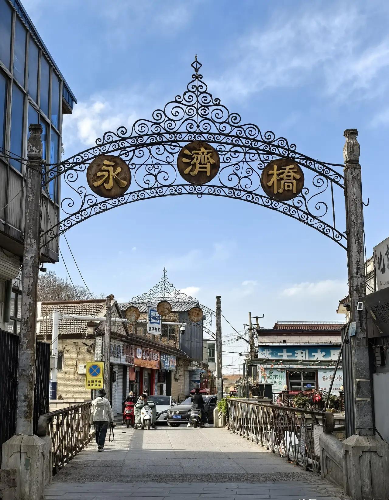 朋友挺有钱，国内基本走遍了。但你要是问他某个地方有啥特别的，他手一摊，笑呵呵地说