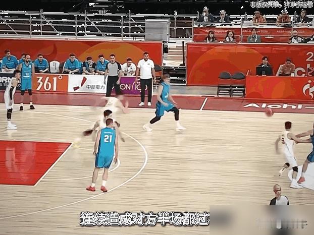 打野球混饭吃的庞老六，居然靠几招散手，在国家队成了郭士强的大腿。
26岁才打上