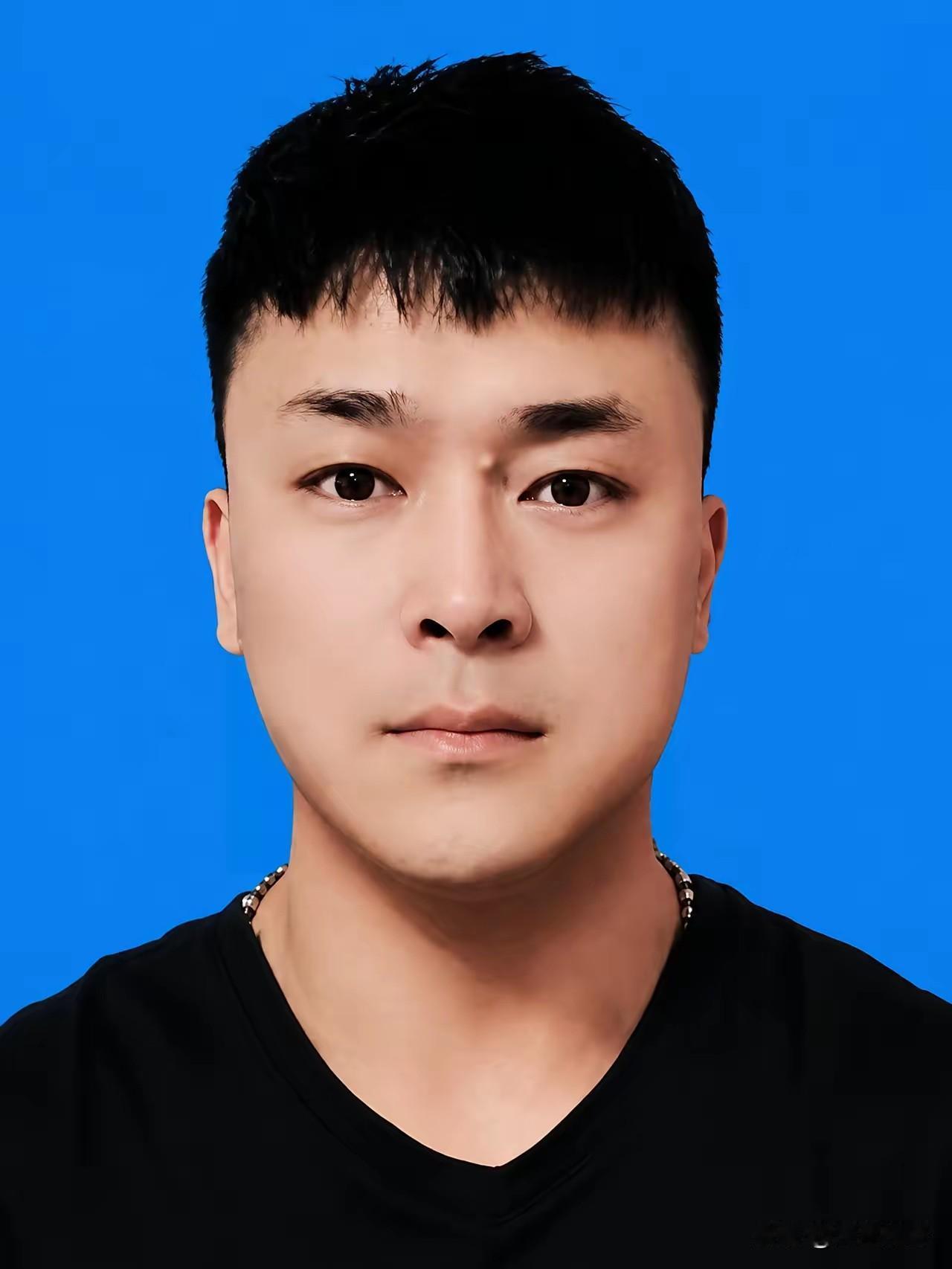 平凡岗位铸就不凡担当——见义勇为模范李刚
 
李刚，男，汉族，1986年6月生，