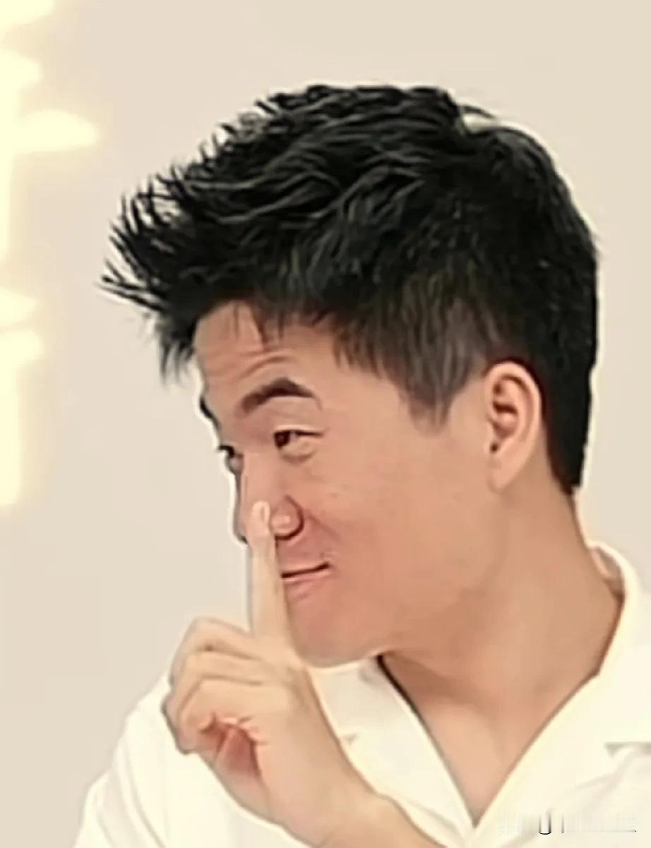 董宇辉难！难！难！

怪不得网上对他的谣言传得沸沸扬扬，董宇辉一句话都不说，还去