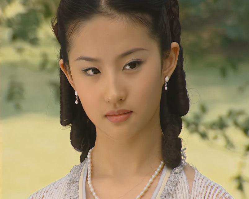 《金粉世家》这部剧真是神仙打架，里面很多明星大咖，并且拍这部剧时他们刚好年轻、颜