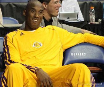 【NBA季前赛-科比助阵湖人半场领先】半场比赛结束，在科比的助阵下，湖人48-3