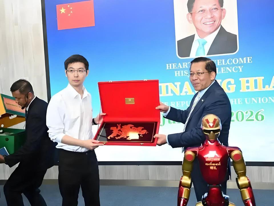 今天传来缅甸总统敏昂莱率高级代表团参观中国宇树科技浙江总部的最新消息。据缅甸媒体