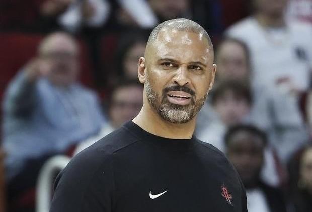 火箭追特雷杨？
这可能是他们放出的谈判烟雾弹。
内部消息摊牌：管理层在“梭哈”和