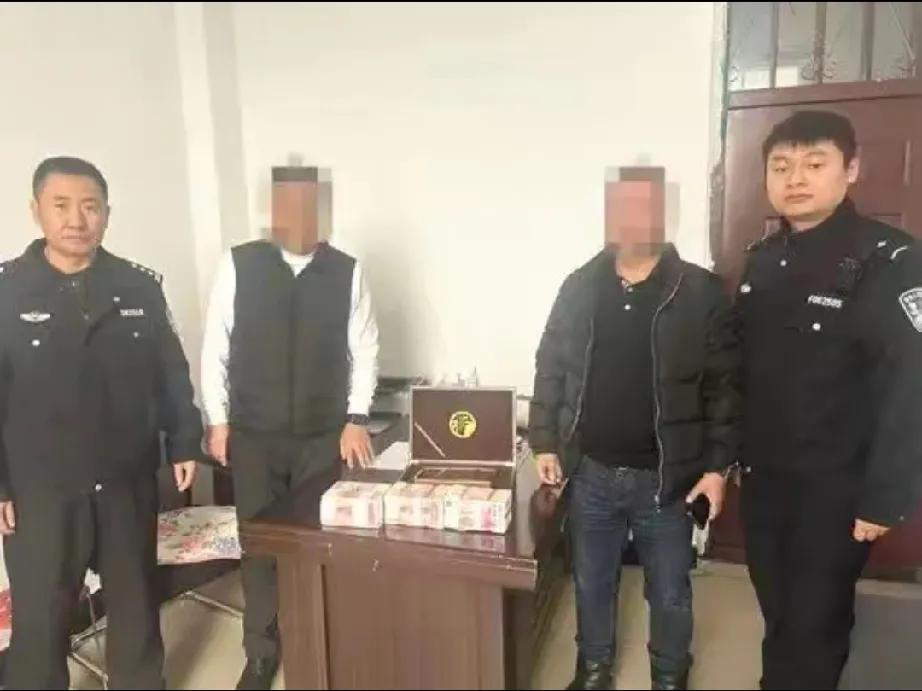 小区惊现 30 万现金，是幸运还是考验？

在黑龙江这片广袤的土地上，11 月 