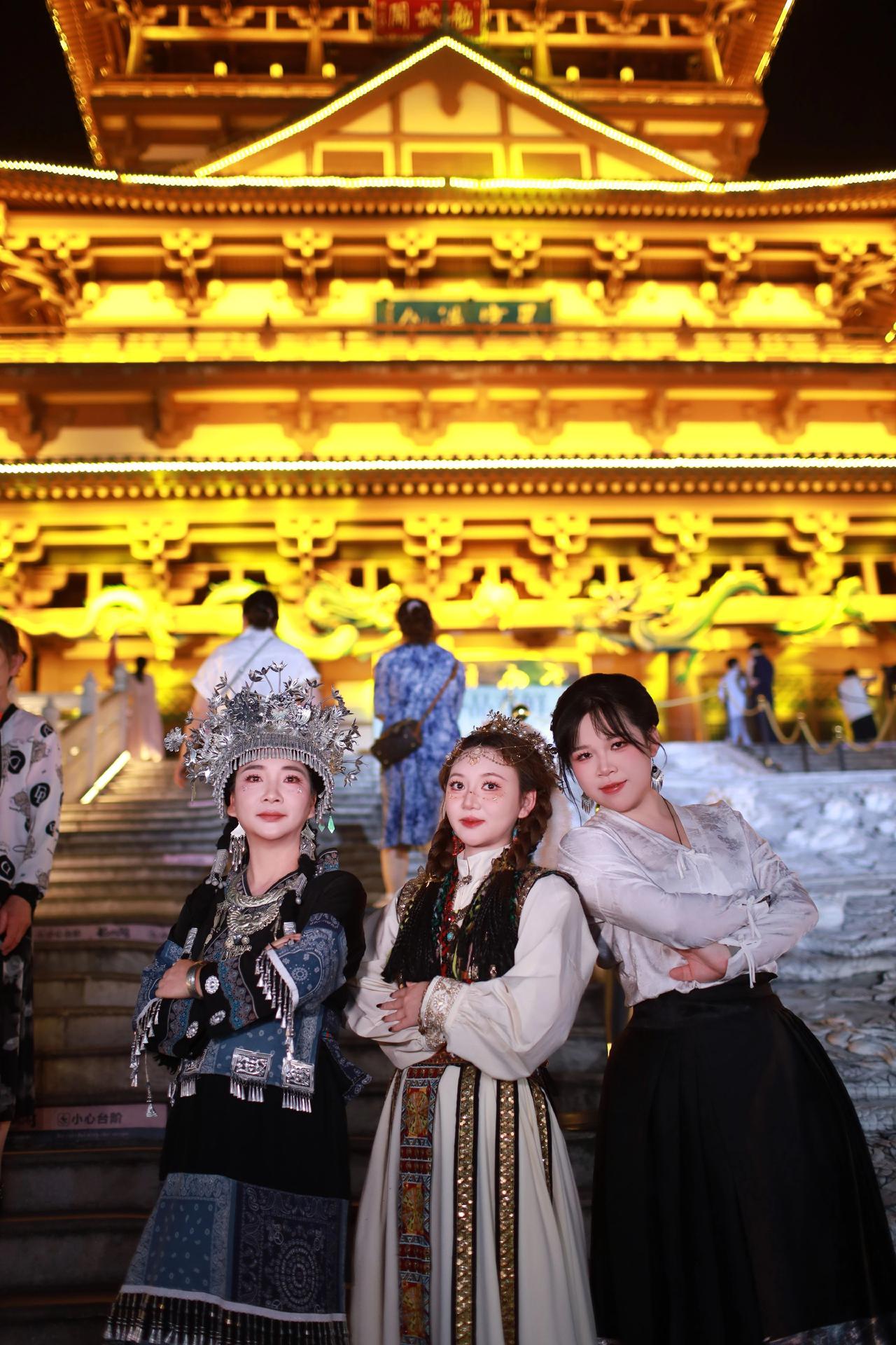 少数民族服饰 少数民族 民族服饰 少数民族风情 苗疆之夜