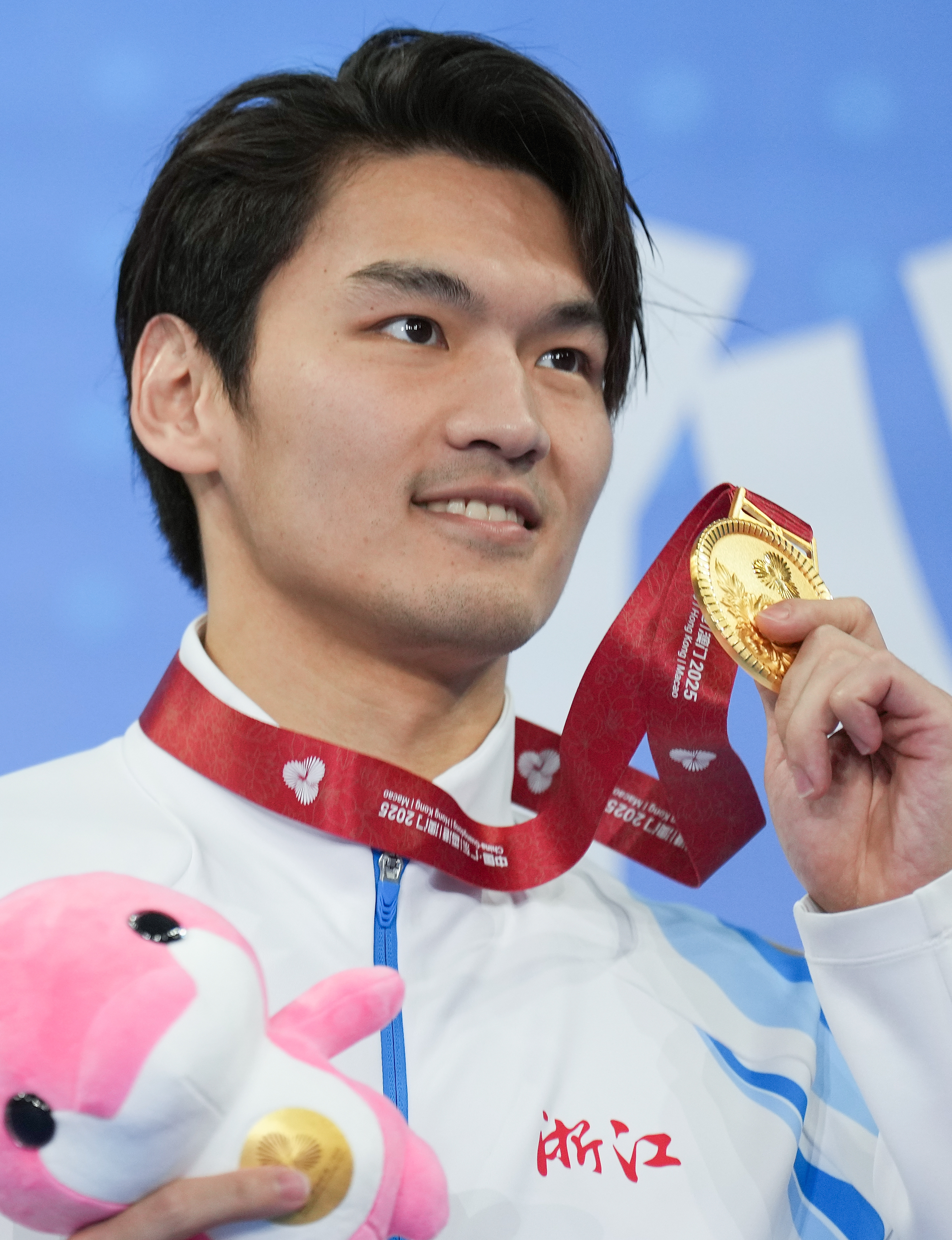 老将的荣光，浙江名将，中国仰泳的光，徐嘉余勇夺男子100米仰泳冠军！