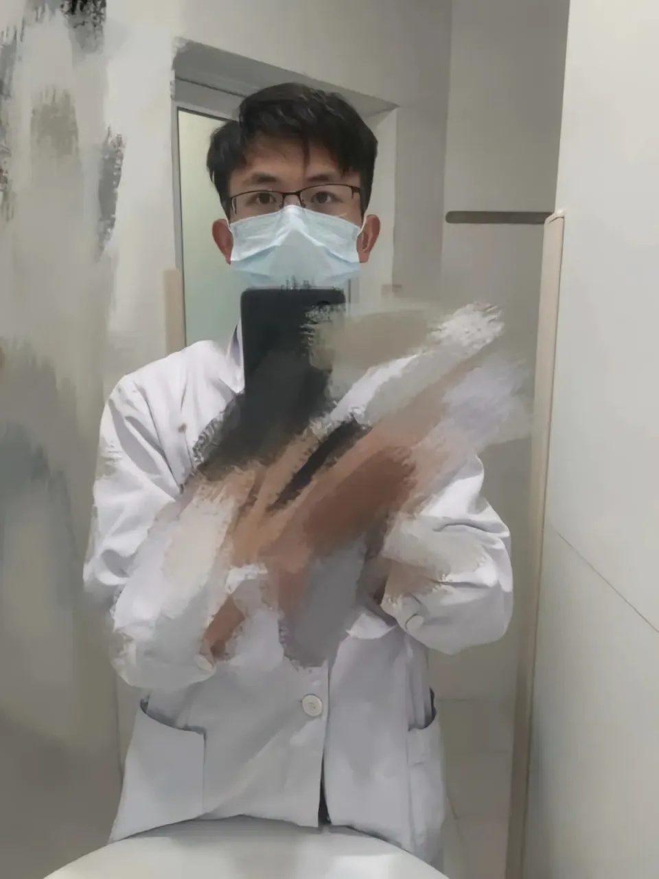 罗帅宇坠楼前曾给两人发短信，内容曝光，湘雅二医院两年间给罗帅