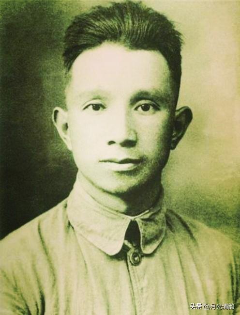1932年的春天，一个高烧不退的男人被战友扔在了赣南的山路边。他叫郭化若，时年二