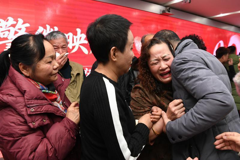 泪目！西安认亲仪式现场直击，分隔数十年骨肉终相拥
 
西安公安举办被拐人员认亲仪