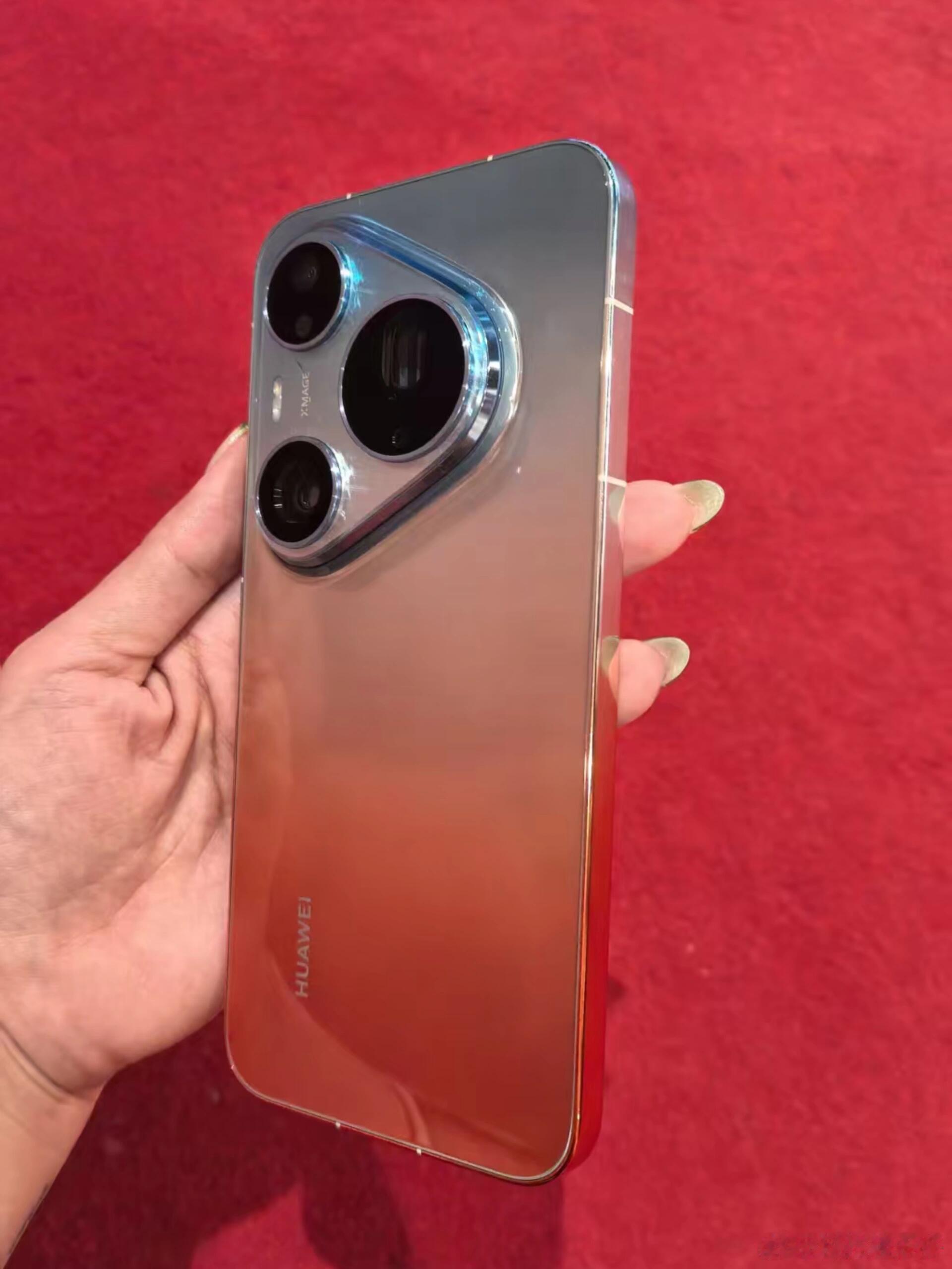 Pura 90 Pro Max，颜控闭眼冲💖从P20的开创性渐变，到Pura 
