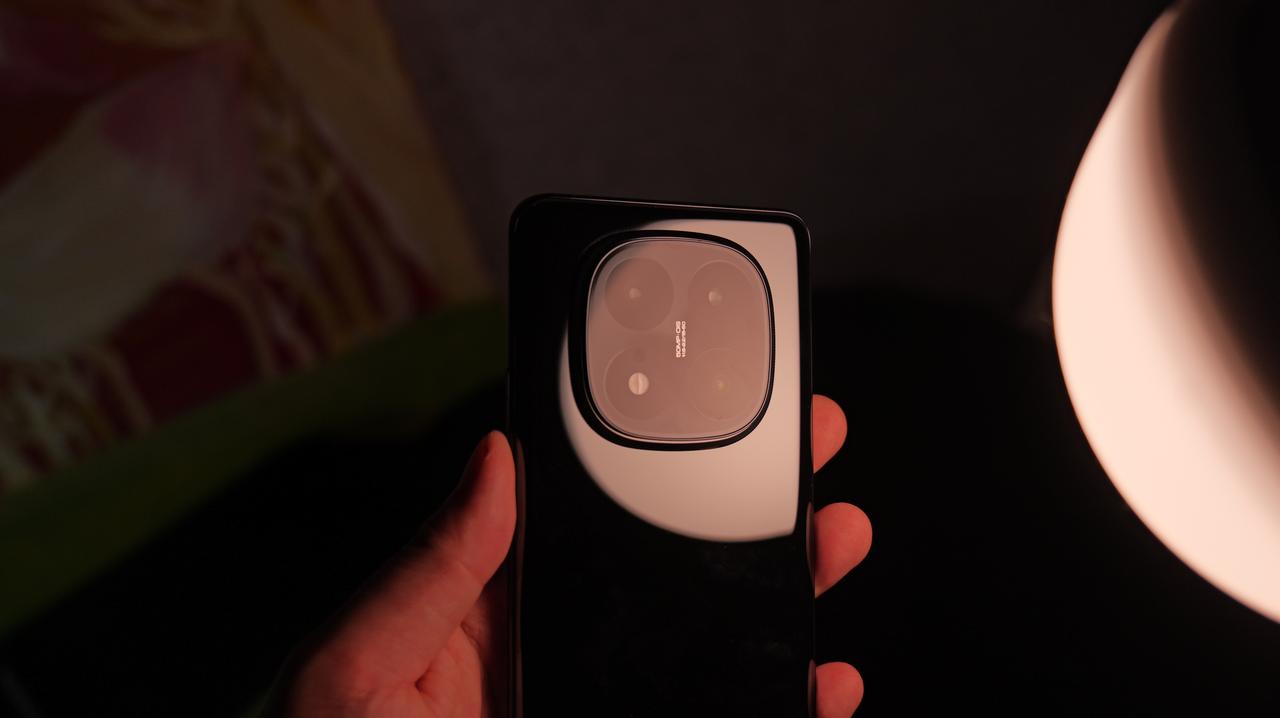 红米Note14Pro+的电池很大的，6000+毫安时，而且快充也不慢90W，再