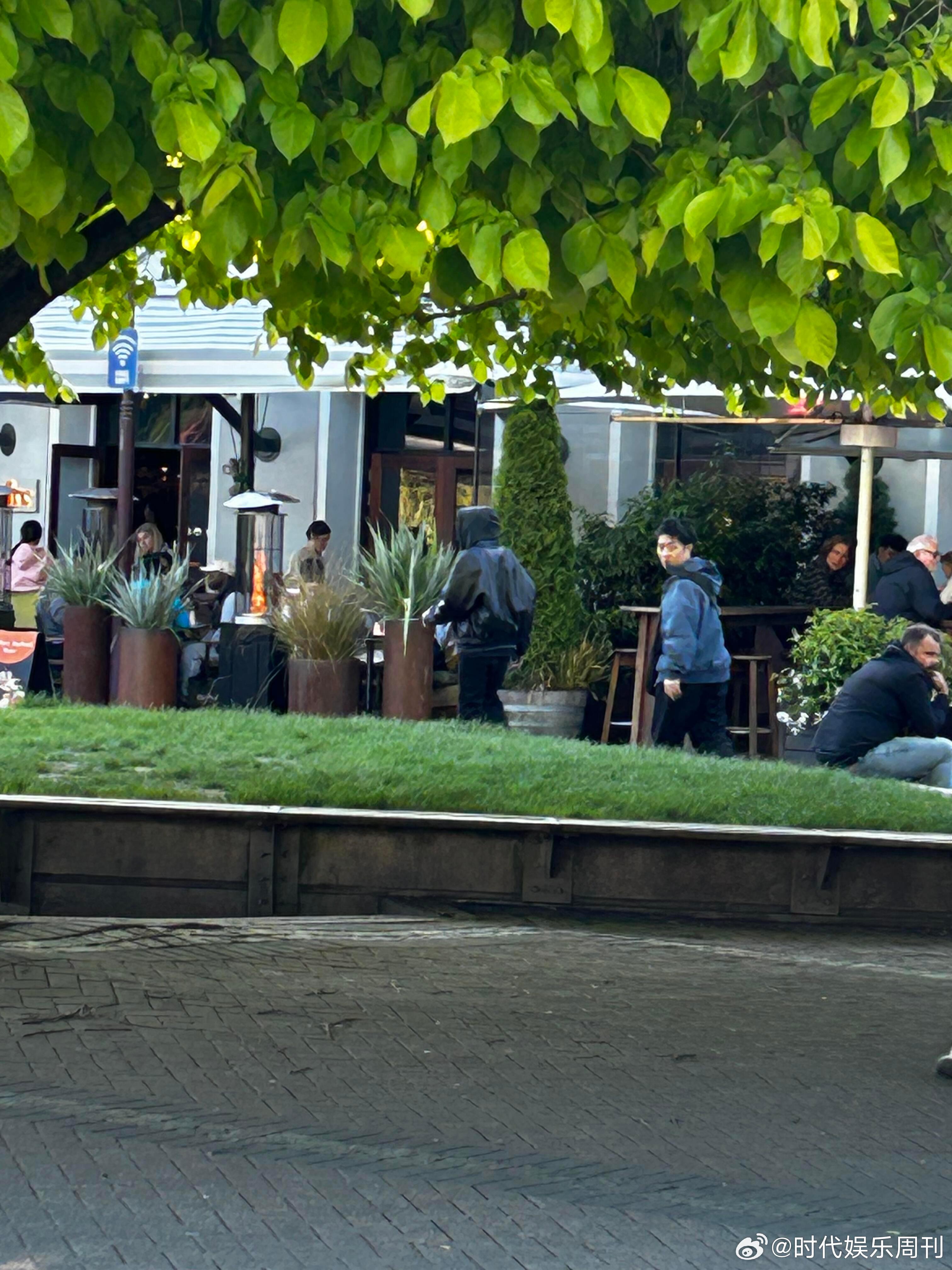 皇后镇偶遇周杰伦网友在皇后镇偶遇周杰伦和家人一起度假皇后镇偶遇周杰伦和家人度假