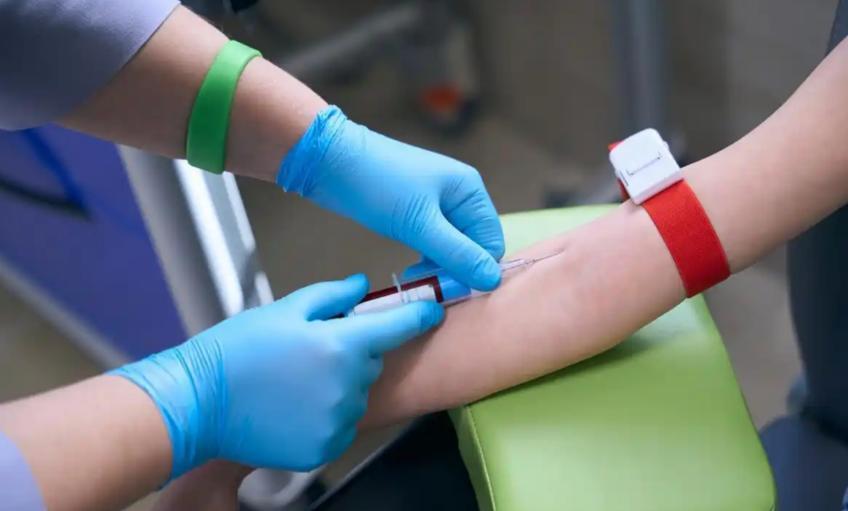 不论男女，身上这5处异常，多半是被艾滋缠上了！趁早去检查

反复低烧加盗汗，很多