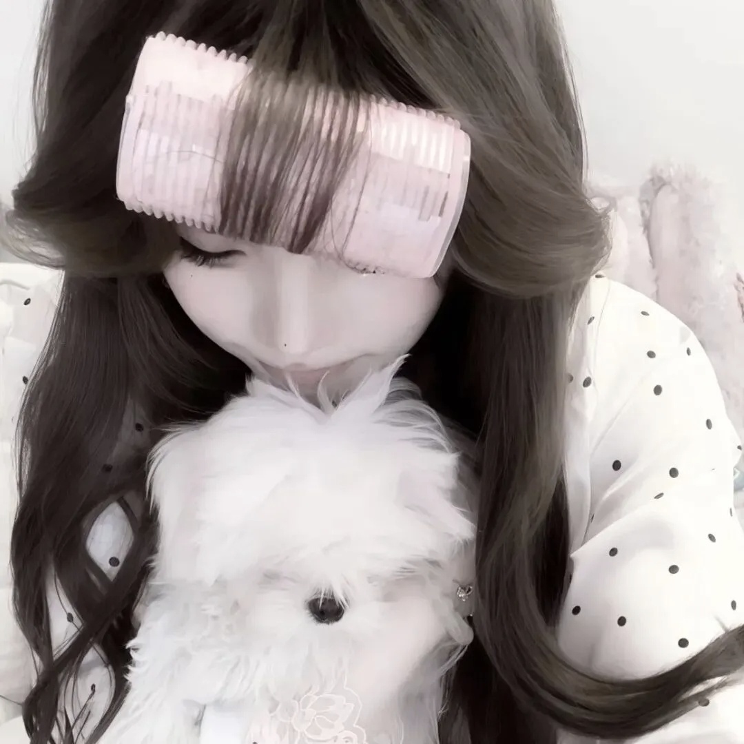 𝑾𝒆𝑪𝒉𝒂𝒕/韩系女头｜白色背景图｜高清无水印女生头像｜头像女｜甜美