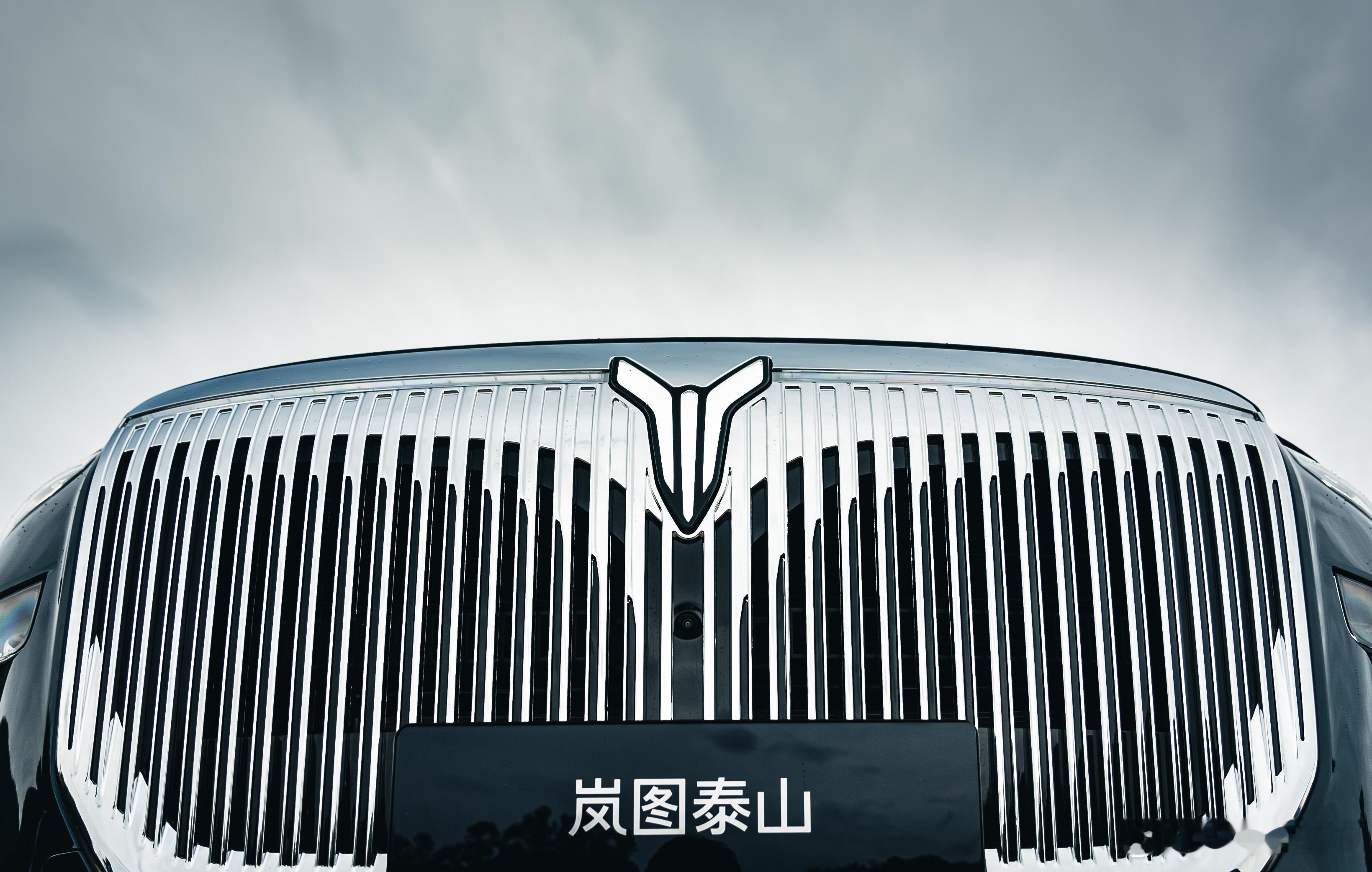 惊喜不断。岚图泰山马上就要上市了，今天在两个“意想不到”的场景试了下，还不能说太